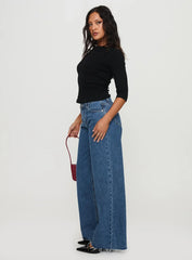 Darla Low Rise Straight Leg Jeans Mid Wash