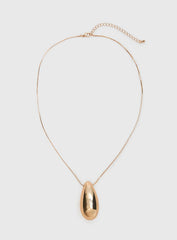 Attracted Pendant Necklace Gold