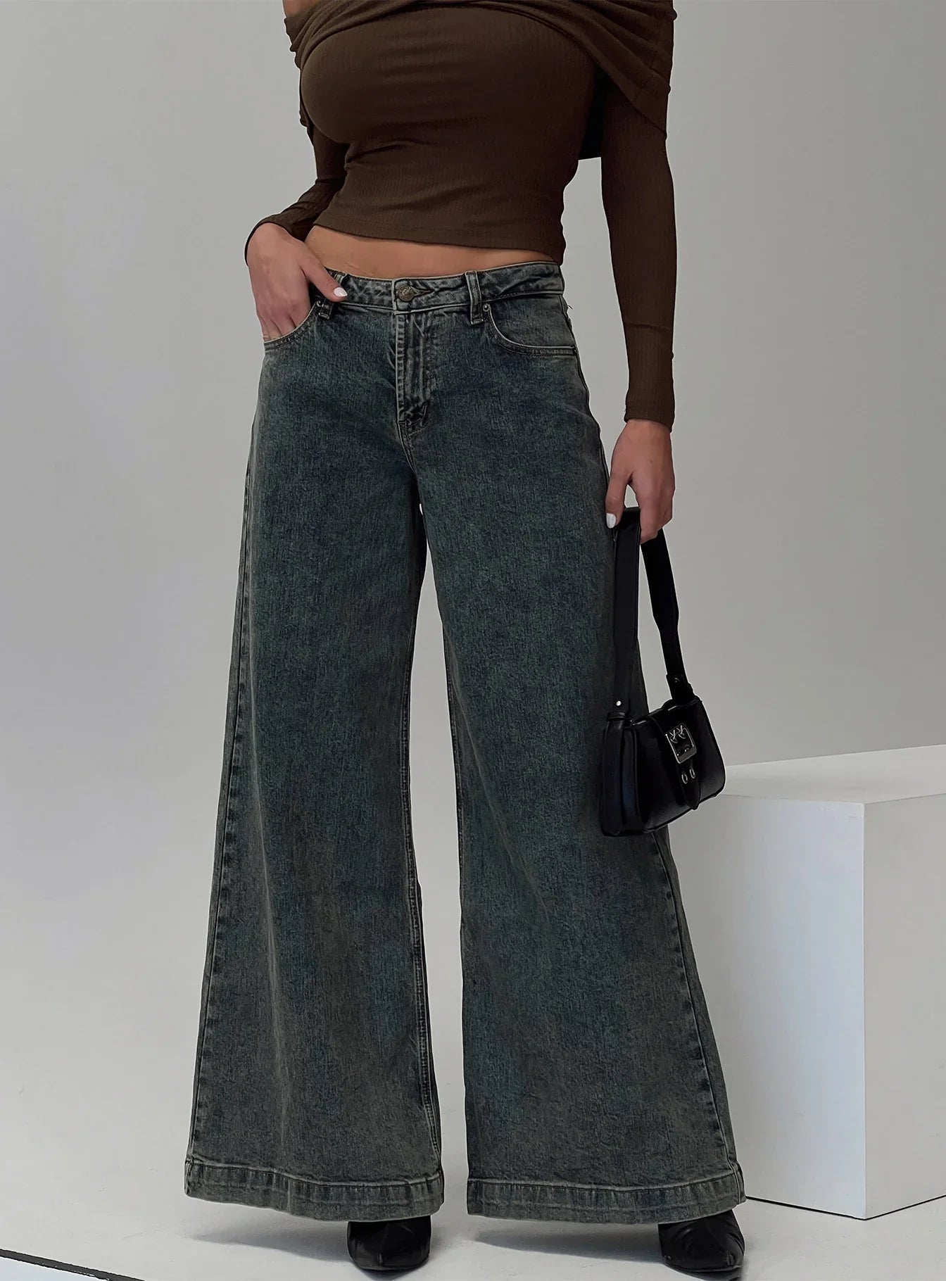 Ziggie Low Rise Baggy Jeans Antique Wash