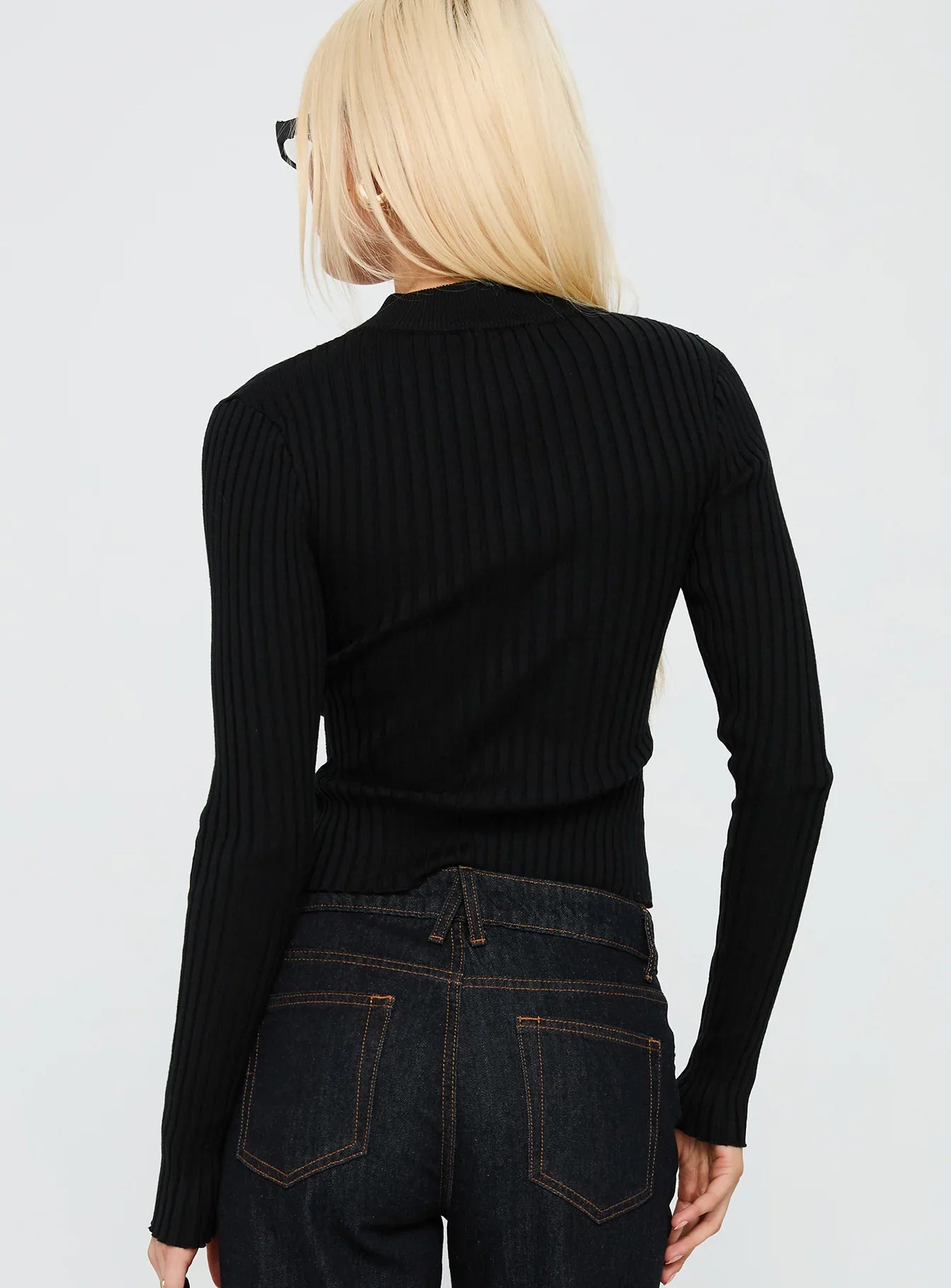 Decisive Zip Through Knit Sweater Black White