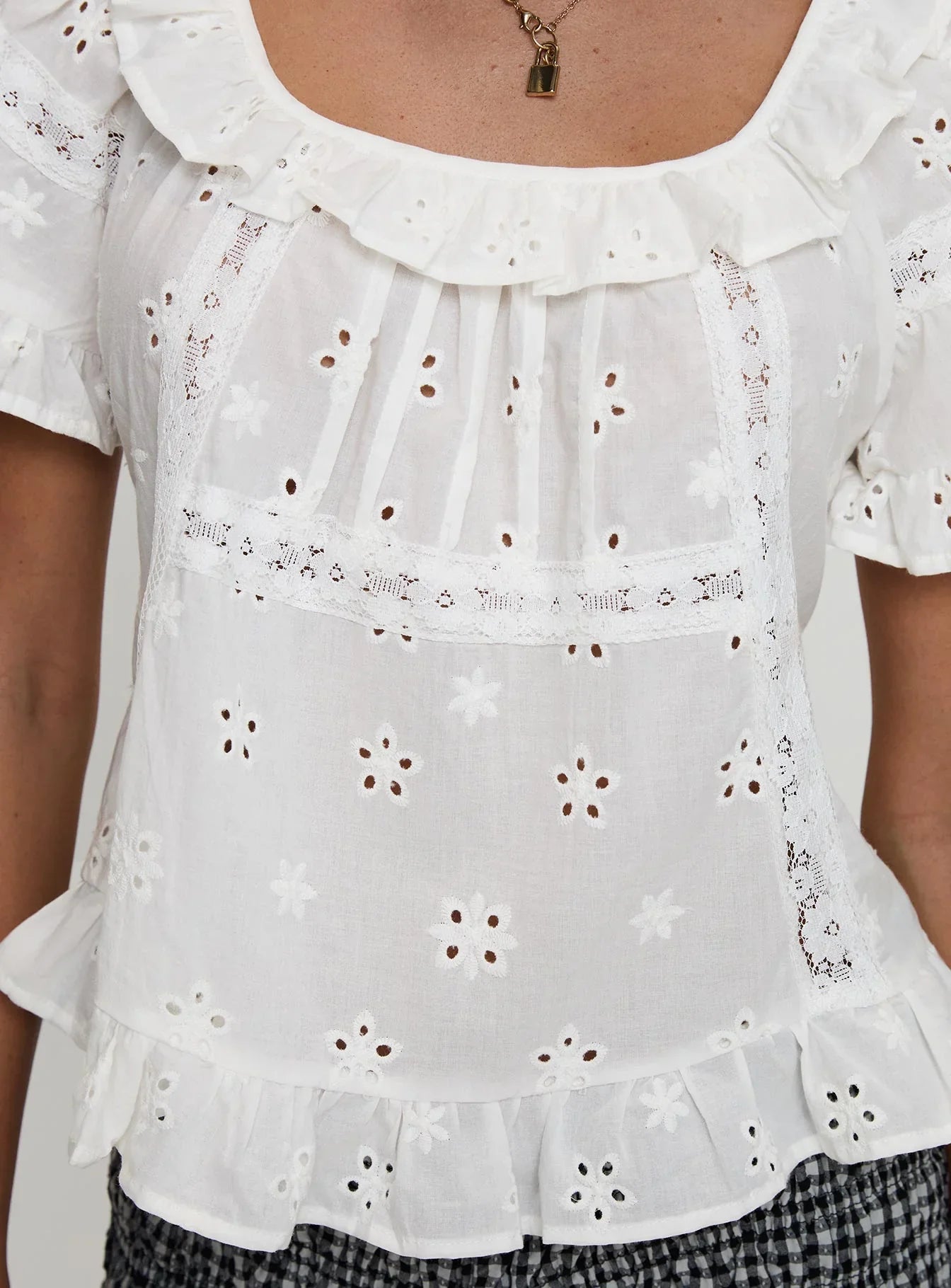 Teigen Broiderie Top White