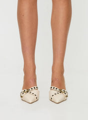 Compelling Pointed Toe Heels Beige